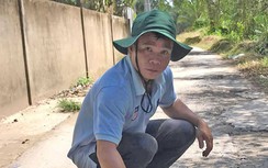 Thầy giáo bán vé số lấy tiền vá đường, làm việc thiện