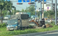 Bị máy xúc múc trúng người sau khi bị cát vùi, người đàn ông tử vong