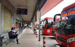 Khách chật vật cả tiếng không mua được vé xe điện tử ở bến xe Miền Đông