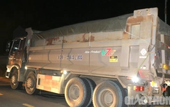 Xe cơi nới, quá khổ quá tải ì ạch bò trong đêm, lộng hành giữa cao điểm