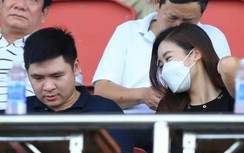 Lộ ảnh Đỗ Mỹ Linh gần gũi, cười tít mắt với con trai "bầu" Hiển
