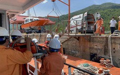 "Đạp sóng" trong đêm cứu ngư dân gặp nạn trên vùng biển Hoàng Sa