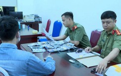 Phát hiện điện thoại siêu nhỏ dùng gian lận thi cử trước kỳ thi THPT