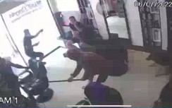 Đang cắt tóc, nam thanh niên bị chém đứt bàn tay