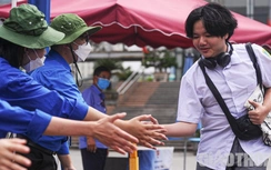 Sĩ tử Hà thành từ hồi hộp đến vỡ òa sau môn thi Văn tốt nghiệp THPT 2022