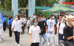 Video: Các sĩ tử vượt qua môn Ngữ văn một cách nhẹ nhõm