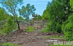 Chủ đầu tư lý giải việc lấn sông, bẻ đường để tránh khu nhà mồ ở Cà Mau