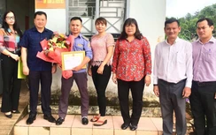 Nhiều đơn vị khen thưởng "người hùng" gác chắn cứu người trước mũi tàu