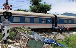 Người đi xe máy bị tàu hỏa tông tử vong khi qua đường ngang đã chắn