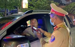 "Cười ra nước mắt" với những hành động kỳ quặc của tài xế "ma men"