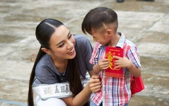 Á hậu Hoàn vũ Việt Nam Thủy Tiên trích tiền thưởng để làm điều đặc biệt