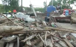 Cà Mau mưa dông liên tiếp, hàng trăm căn nhà bị sập, tốc mái