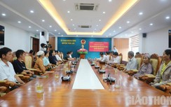 Báo Giao thông chia sẻ khó khăn với nhiều gia đình nạn nhân TNGT ở Hòa Bình