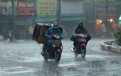 Thời tiết hôm nay (12/7): Hà Nội mưa dông ngay trước giờ cao điểm sáng