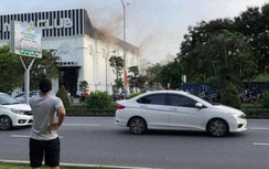 Cháy ở vũ trường lớn nhất Hải Phòng, khói đen mù mịt