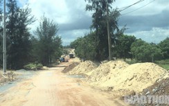 Đường đang nâng cấp ở Quảng Bình thi công nham nhở, "bẫy" người đi đường