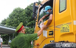 TP.HCM: Vận động tài xế nói không với chở quá tải