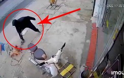 Hà Nội: Đang đi trên đường, người đàn ông bị chém lìa chân