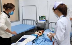 Bảo mẫu bạo hành bé gái 2 tuổi dập phổi, chấn thương sọ não?