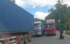 "Luật ngầm" cửa khẩu: Nhà xe điêu đứng vì sập bẫy chủ hàng và “nhà luật”?