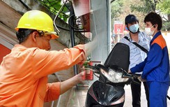 Khẩn trương báo cáo phương án giảm thuế xăng dầu, chưa tăng giá điện