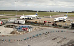 Nắng nóng làm cong vênh đường băng sân bay Anh, ảnh hưởng hoạt động bay