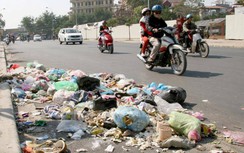 Từ ngày 25/8, vứt rác trên vỉa hè, lòng đường sẽ bị phạt đến 2 triệu đồng