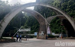 Dân lập lán ngăn xe chở vật liệu xây dựng nhà máy xi măng vì sợ ô nhiễm