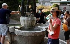 Nóng kỷ lục tại Anh: Nhiệt độ đường ray lên 62 độ C, giao thông gián đoạn