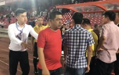CĐV nhổ nước bọt vào mặt trọng tài nhận án phạt nặng từ VFF