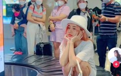 Cô gái ngồi trên băng chuyền hành lý tại sân bay bị phạt thế nào?
