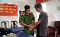 Bắt giam gã đàn ông nhiều lần hành hạ dã man con trai 6 tuổi