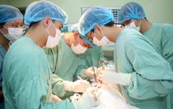 Ghép thận tự thân cứu bệnh nhân 58 tuổi bị biến chứng khi tán sỏi nội soi