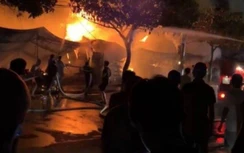 Cháy lớn lan sang gần chục căn nhà lúc nửa đêm ở Móng Cái