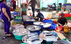 Vì sao giá xăng dầu giảm gần 7.000 đồng/lít, hàng hóa vẫn “cố thủ”?