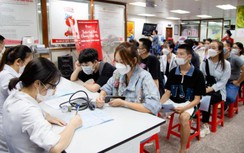 Đông đảo bạn trẻ Hà Nội đến với ngày hội hiến máu "Giọt hồng tri ân"