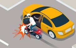 Video: Những tình huống bất cẩn khi mở cửa ô tô, nạn nhân không kịp ứng phó