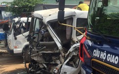 Tảng đá từ thùng container rơi xuống đè gãy 2 chân tài xế