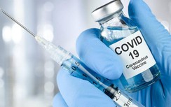 Một nhân viên y tế Ấn Độ tiêm vaccine cho 30 người bằng 1 ống tiêm duy nhất