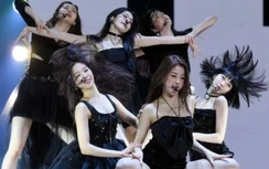 Công ty của BTS “hứng gạch” vì để thần tượng tuổi teen mặc đồ ngắn cũn cỡn