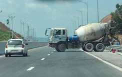 Tài xế "giỡn mặt tử thần" trên cao tốc Vân Đồn - Móng Cái đang thi công