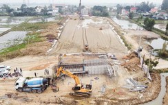 Thời tiết, bão giá đang “làm khó” tiến độ cao tốc Bắc - Nam thế nào?