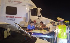 Hình ảnh đẹp giữa dòng xe ùn tắc trên cao tốc Long Thành sau TNGT liên hoàn