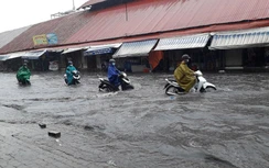 Nhiều tuyến đường TP.HCM ngập sâu sau mưa lớn, chợ Thủ Đức thành... ốc đảo