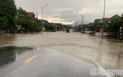 Mưa lớn kéo dài, nhiều tuyến đường tại Hà Tĩnh bị chia cắt