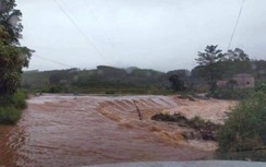 Đi mô tô qua ngầm tràn lúc rạng sáng, nam thanh niên bị nước cuốn mất tích