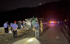 Vụ TNGT nghiêm trọng 4 người tử vong: Có 2 người ngồi sau thùng xe