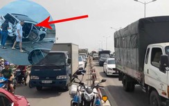 Cầu Thanh Trì ùn tắc kéo dài sau vụ TNGT khiến xe con biến dạng