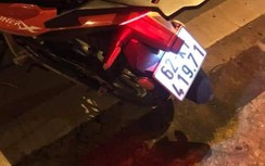 Đại úy CA phường đang bảo vệ hiện trường TNGT bị mô tô tông nguy kịch