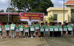 Tuổi trẻ Phòng CSGT Sóc Trăng tiếp sức học sinh nghèo vùng căn cứ cách mạng